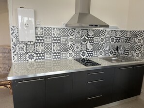 Private kitchen - Appartement 48m2 Centre Ville Équipe 4/6 Personnes (Balaruc-les-Bains)