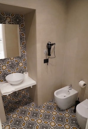 Family Room | Bathroom