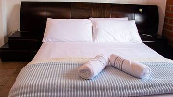 Basic Apartment | 2 bedrooms, in-room safe, iron/ironing board, free WiFi