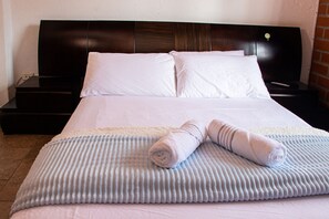 Basic Apartment | 2 bedrooms, in-room safe, iron/ironing board, free WiFi - Apartamento Mas (Retiro)