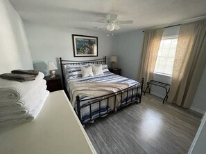 3 bedrooms, desk, iron/ironing board, WiFi - Large comfortable house with a GAME ROOM!! (North Myrtle Beach)