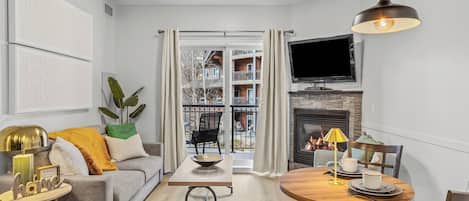 Smart TV, fireplace