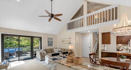 Keowee Key Townhouse- Lake, great deck, outdoor firetable & CLEMSON FOOTBALL!