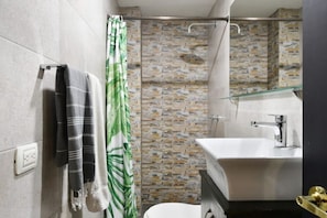 Toallas y papel de baño