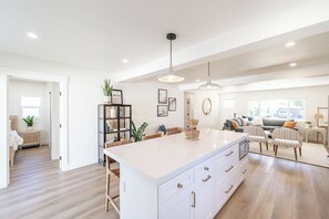 Interior - Horne's Haven, A Quiet Cozy Home (Oceanside)