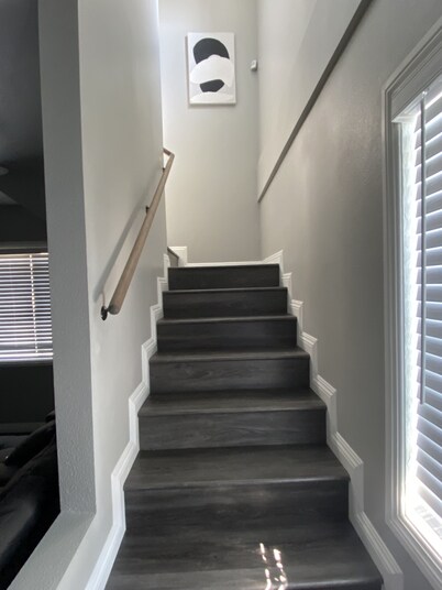 Modern 5BR LA Retreat Minutes from SoFi, Forum & LAX!