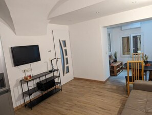 TV, DVD player
