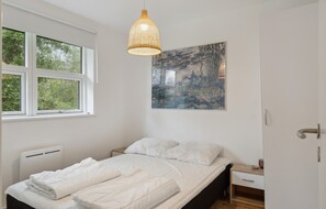 3 bedrooms, travel crib, free WiFi