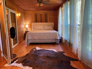 2 bedrooms, iron/ironing board, travel cot, free WiFi