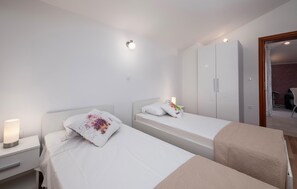 2 bedrooms, free WiFi, bed sheets