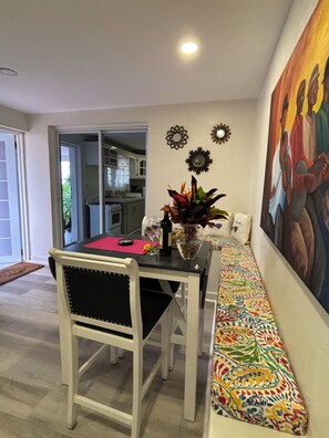 Dining - LOCATION IS OUR BEST ACCOMODATION
        (Castries)