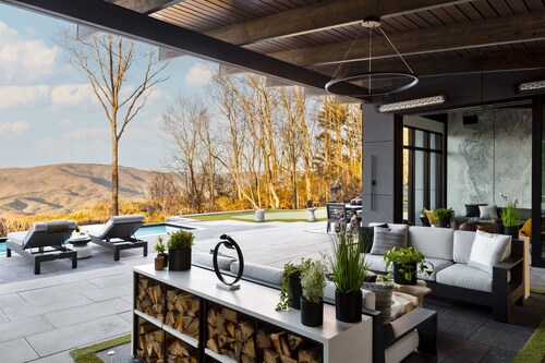 The Lodge at Pinhoti Peak - Modern Mountain Cabin