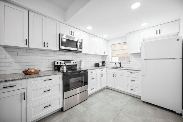 Deluxe 2-Bedroom Family Suite w/Kitchen & Sofa Bed | Private kitchen | Full-size fridge, microwave, oven, stovetop