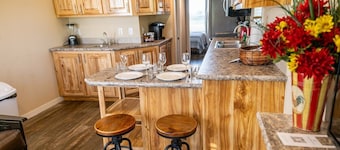 Modern Tiny Cabin on 550-acre Ranch, ATV, & Safari.