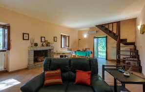 TV - Nice home in Bellante with kitchen (Bellante)