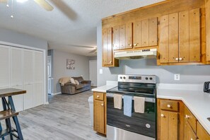 Kylskåp, mikrovågsugn, ugn och spishäll