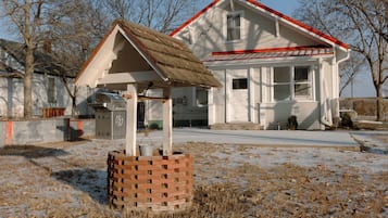 301 4th Ave East | 1 bedroom, free WiFi, bed sheets