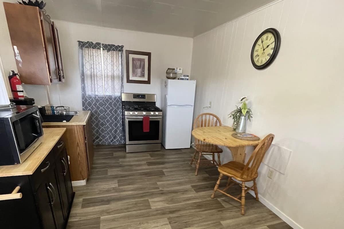 Double Queen w/Kitchen | Private kitchen