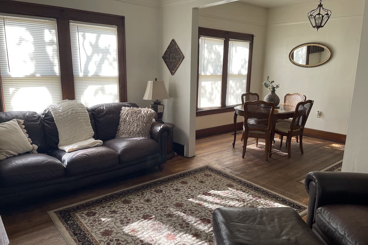 301 4th Ave East | Living area