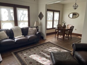 301 4th Ave East | Área de sala de estar