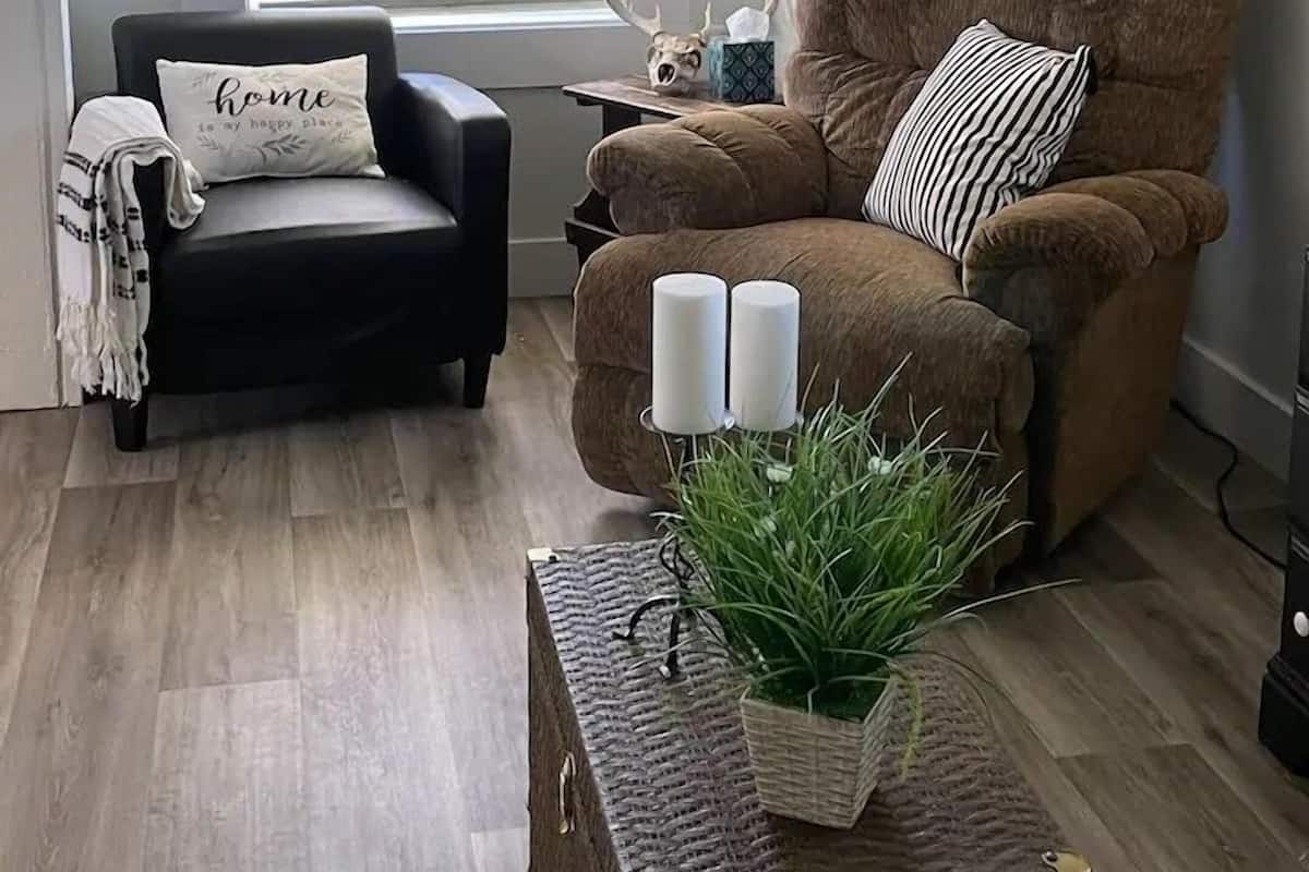 204 7th Avenue East | Living area