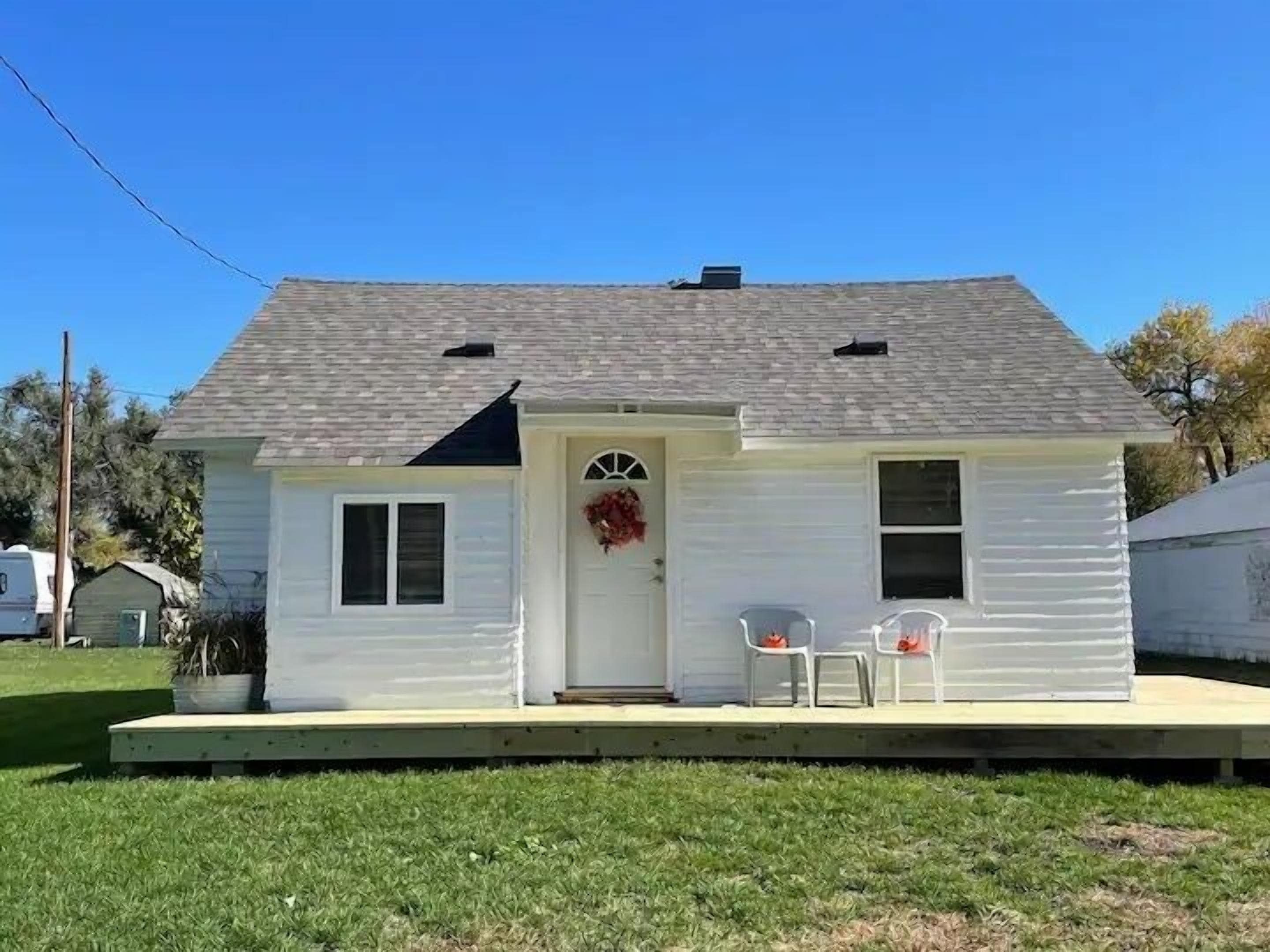 204 7th Avenue East | Free WiFi, bed sheets