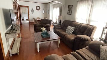 810 1st. Ave East | Aire de séjour