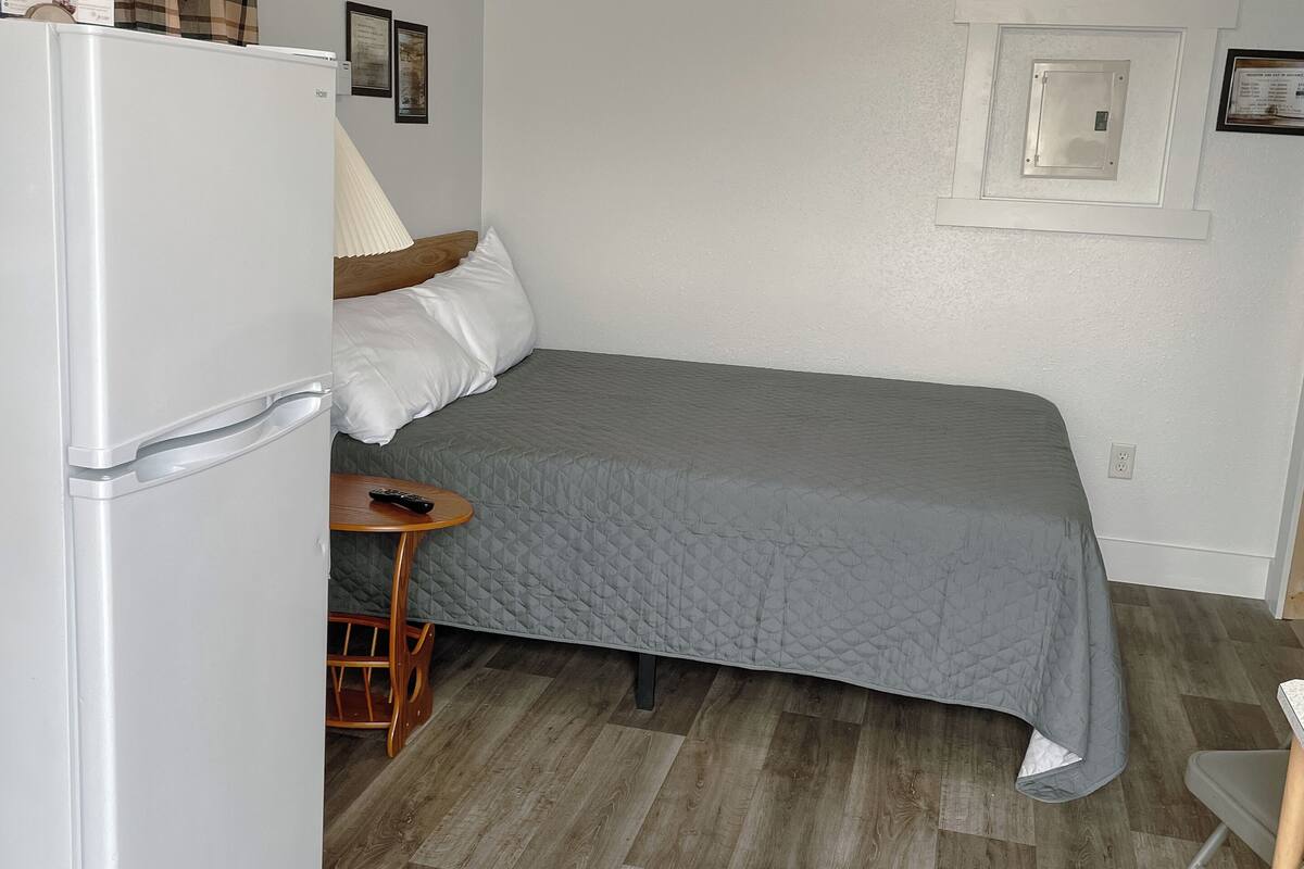 Basic Studio | 1 bedroom, free WiFi, bed sheets