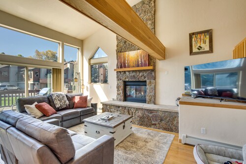 Cozy Colorado Retreat w/ Deck, Grill & Pool Access