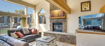Cozy Colorado Retreat w/ Deck, Grill & Pool Access