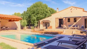 Pool - Beautiful home in Pernes-les-Fontaines (Pernes-les-Fontaines)