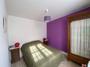 3 bedrooms, iron/ironing board, free WiFi, bed sheets