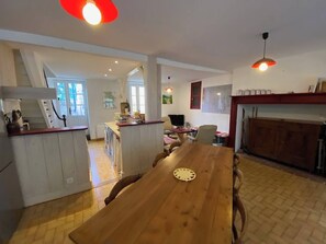 Unclassified image, 4 of 11, button