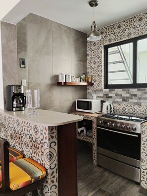 Refrigerador, microondas, horno, placa de cocina