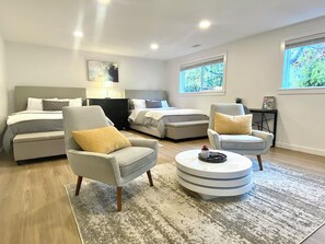 2 bedrooms, iron/ironing board, WiFi, bed sheets - 3Bd, 1 bath - Centrally located 15min Airport/Bellevue/Seattle/TopGolf/Hiking (Renton)