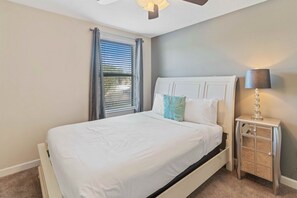 House (5 Bedrooms) | Property amenity - 1485 Rolling Fairway Drive (Davenport)