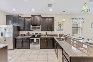 House (5 Bedrooms) | Property amenity - 1485 Rolling Fairway Drive (Davenport)