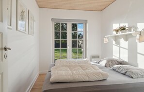 2 bedrooms, iron/ironing board, travel crib, free WiFi