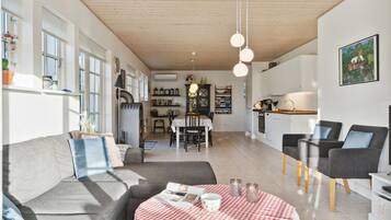 Télévision, cheminée