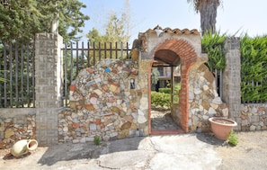 Property grounds - Lovely home in Borgetto with WiFi (Borgetto)
