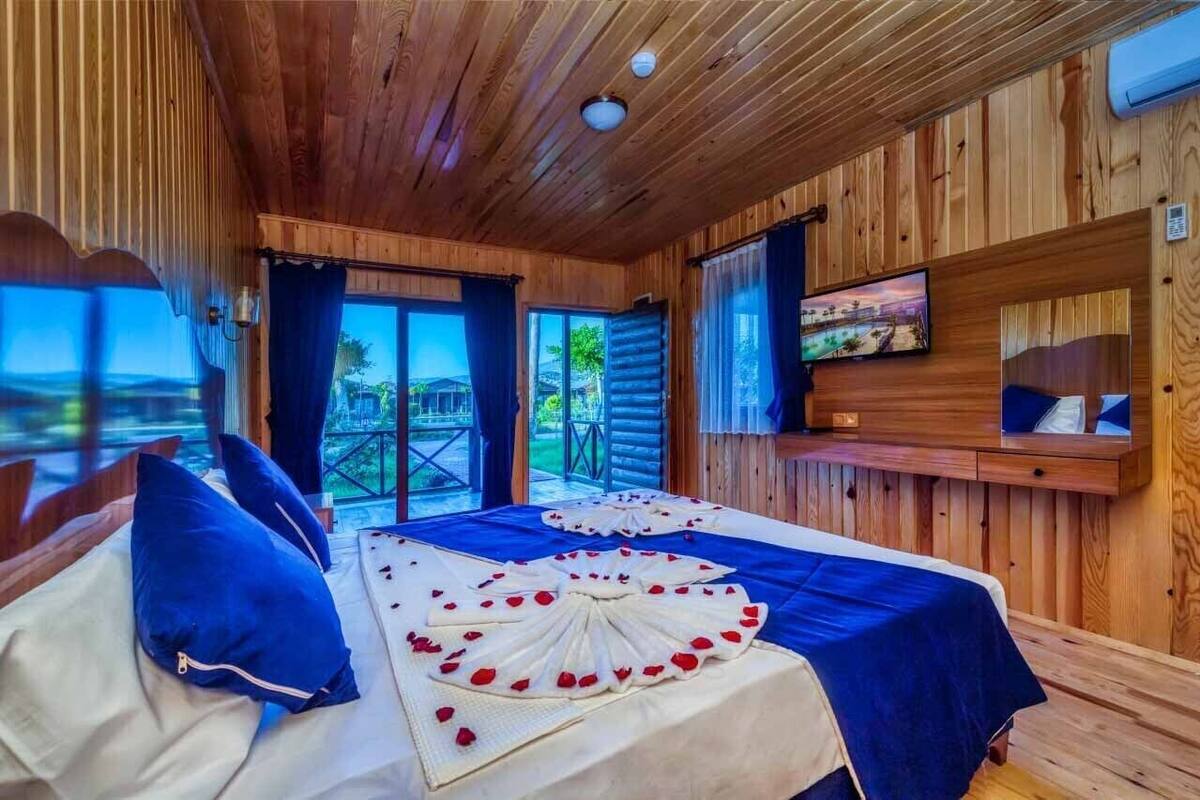 Standard Room | 1 bedroom, in-room safe, WiFi (free)