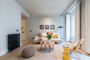 Smart TV, libros y estéreo 