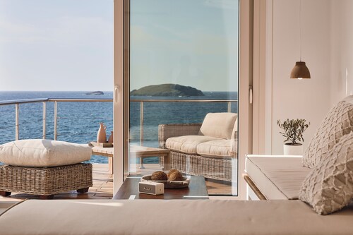 infinity seafront villa