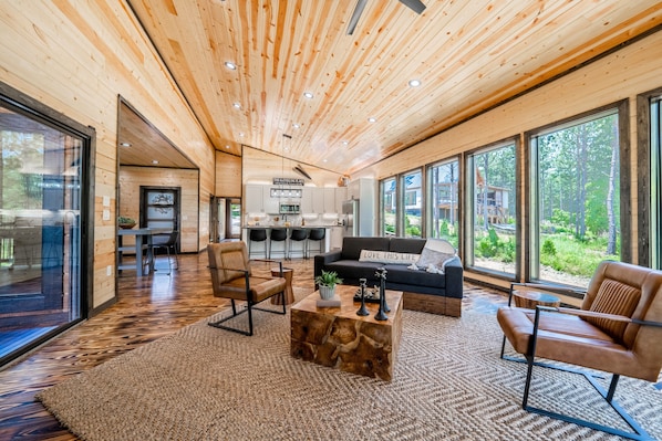 Smart TV, fireplace