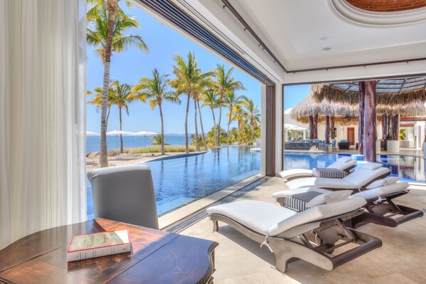 Pool - Upper Palmilla: Oceanfront room with pivate balconi (La Paz)