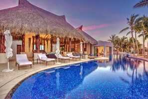 Pool - Lower Palmilla: Oceanfront room with pivate pool and jacuzzi (La Paz)