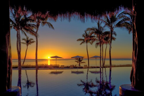 Lower Cascada: Ocean view suite with indoor/outdoor showers