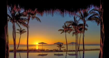 Lower Cascada: Ocean view suite with indoor/outdoor showers