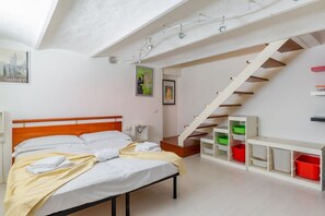 1 habitación, tabla de planchar con plancha, internet y ropa de cama 