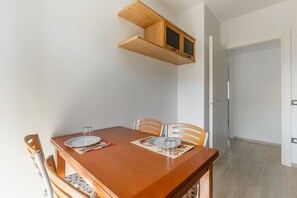 Dining - GuestHost - Roomy apartment of 70 sqm located on the second floor of a building with a lift (stairs to access) for 4 people. The accommodation is located in the center of Quartu Sant'Elena, served by all the main services: bars, restaurants, supermarkets (Quartu Sant'Elena)
